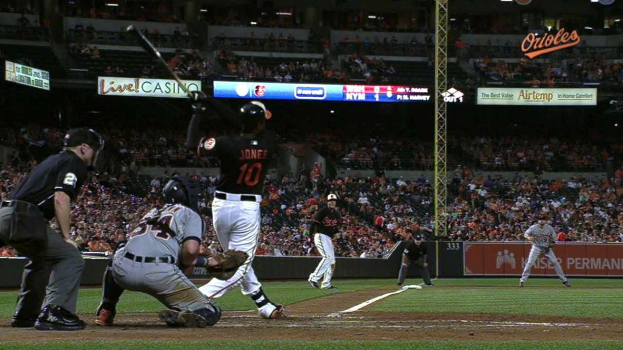 Jones' three-run homer