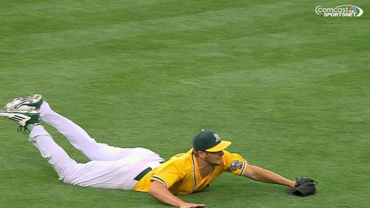 Graveman dives to rob Santana