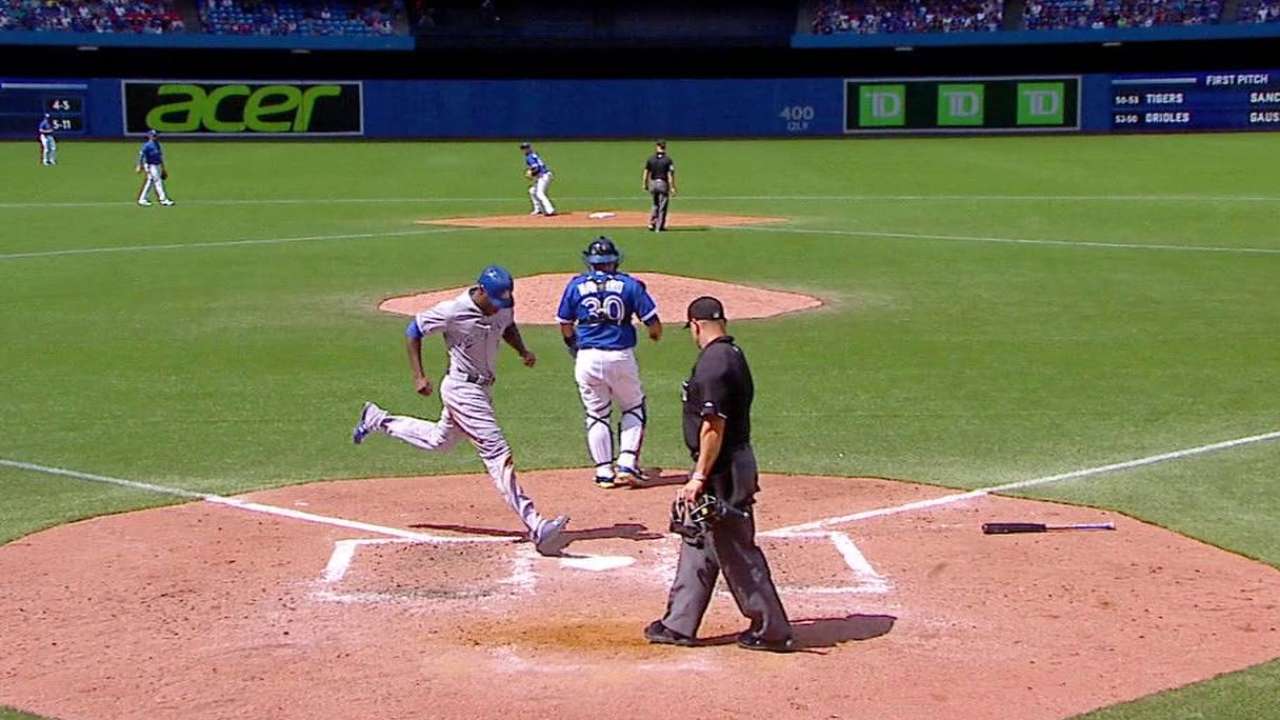 Royals ride 3-run 8th to rally past Blue Jays