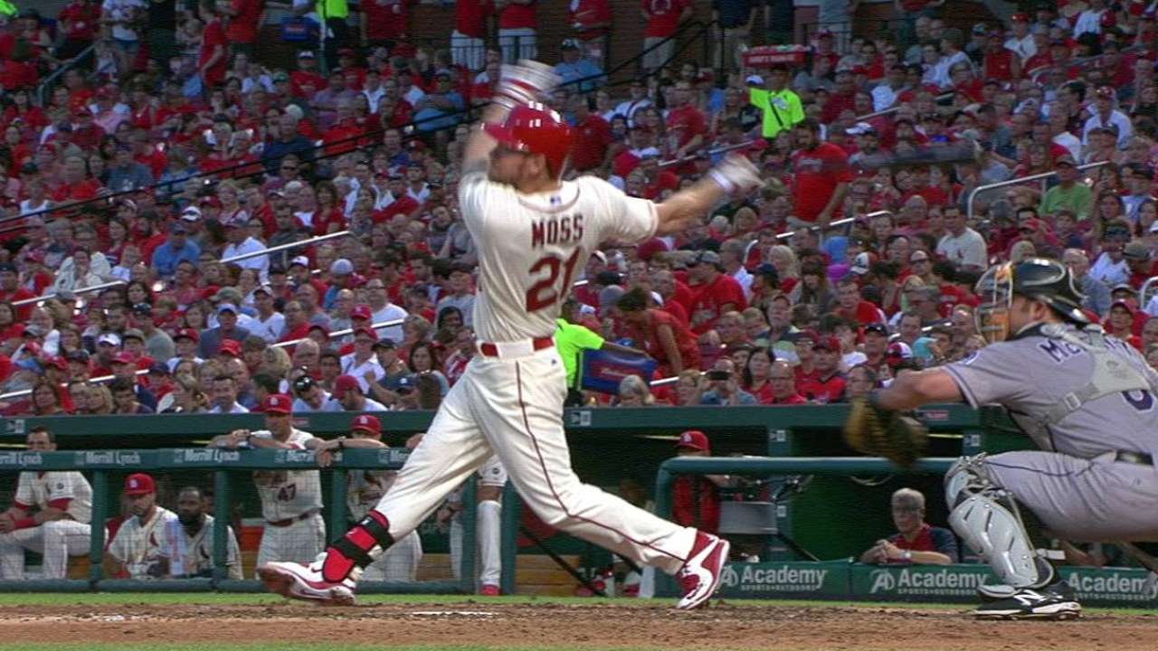Moss gets first hit with Cards