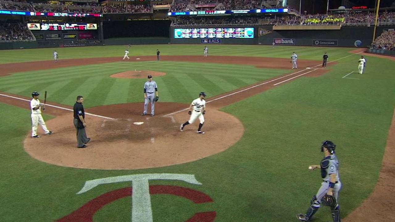 Suzuki's walk-off awakens bats from slumber