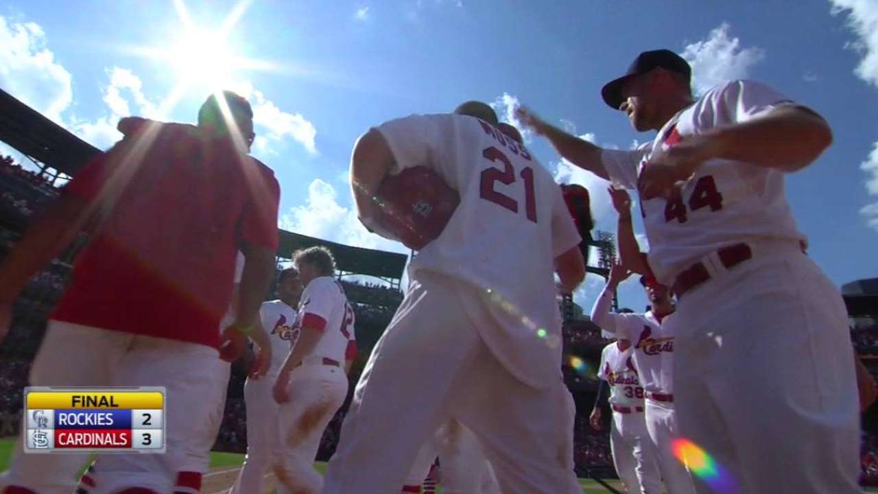 Cardenales dejan tendidos a Rockies con hit de Moss