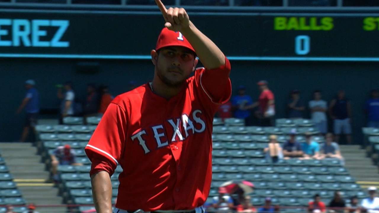 Martín Pérez domina a Gigantes y logra primera victoria del año