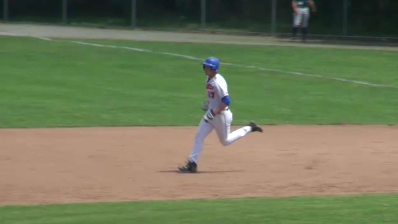Slater extends hitting streak in Fall League win