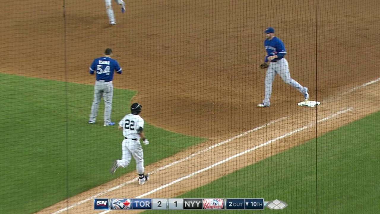 Osuna notches the save