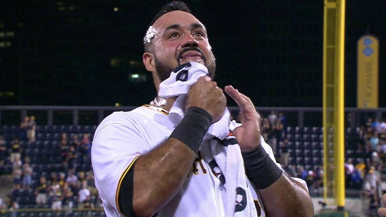 Alvarez's walk-off helps Bucs avoid frustrating finish