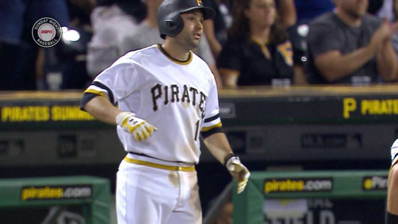 Walker's game-tying sac fly