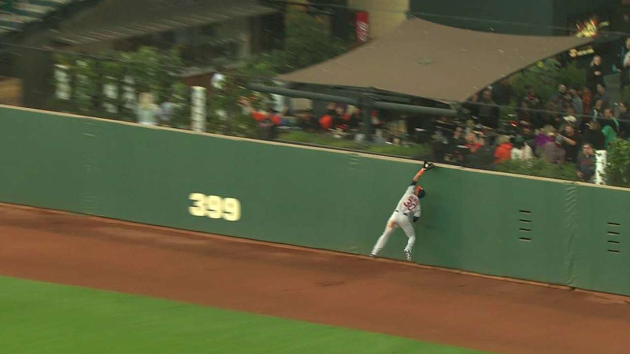 Gomez robs Giants with stupendous catch