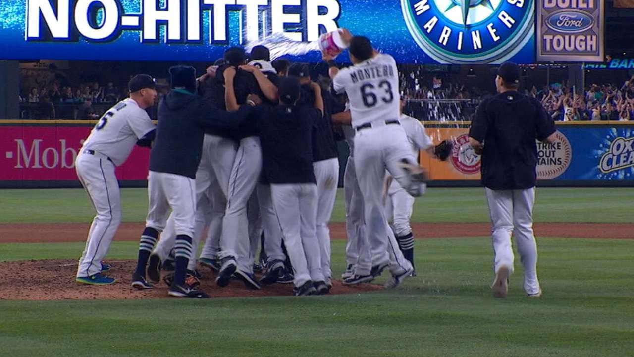 Iwakuma joins Mariners' history
