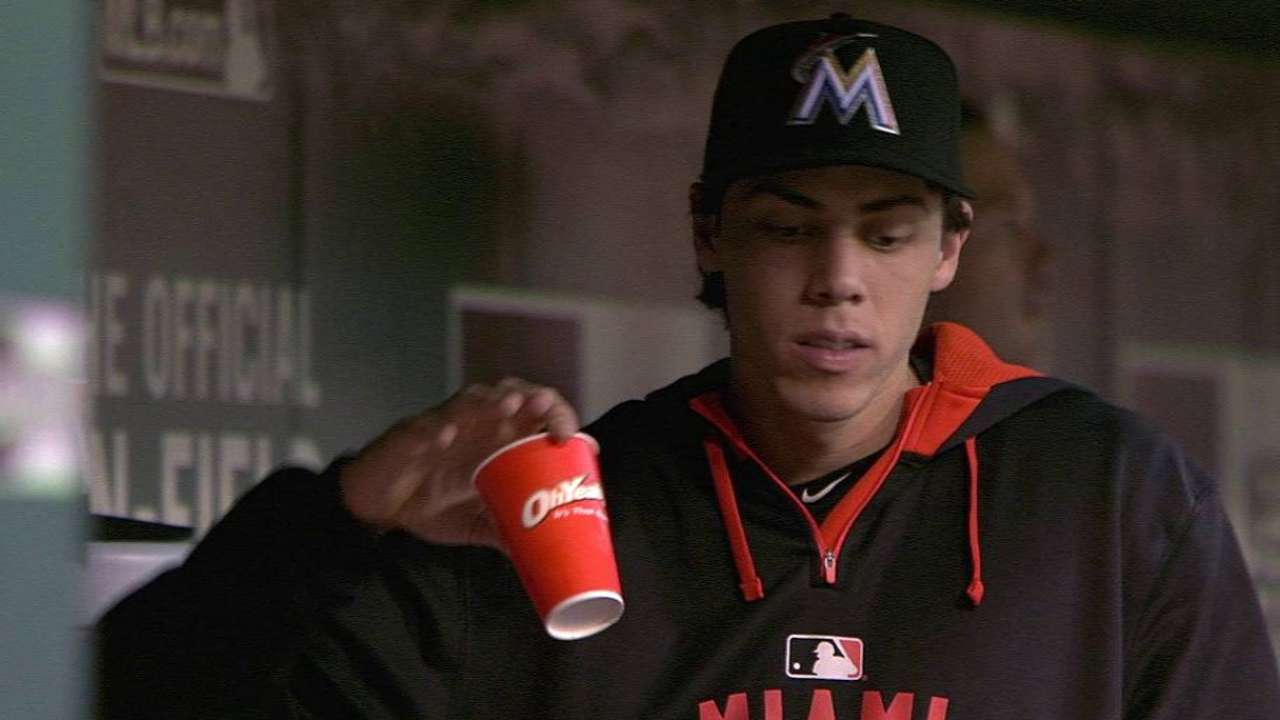 Knee swelling continues to hamper Yelich