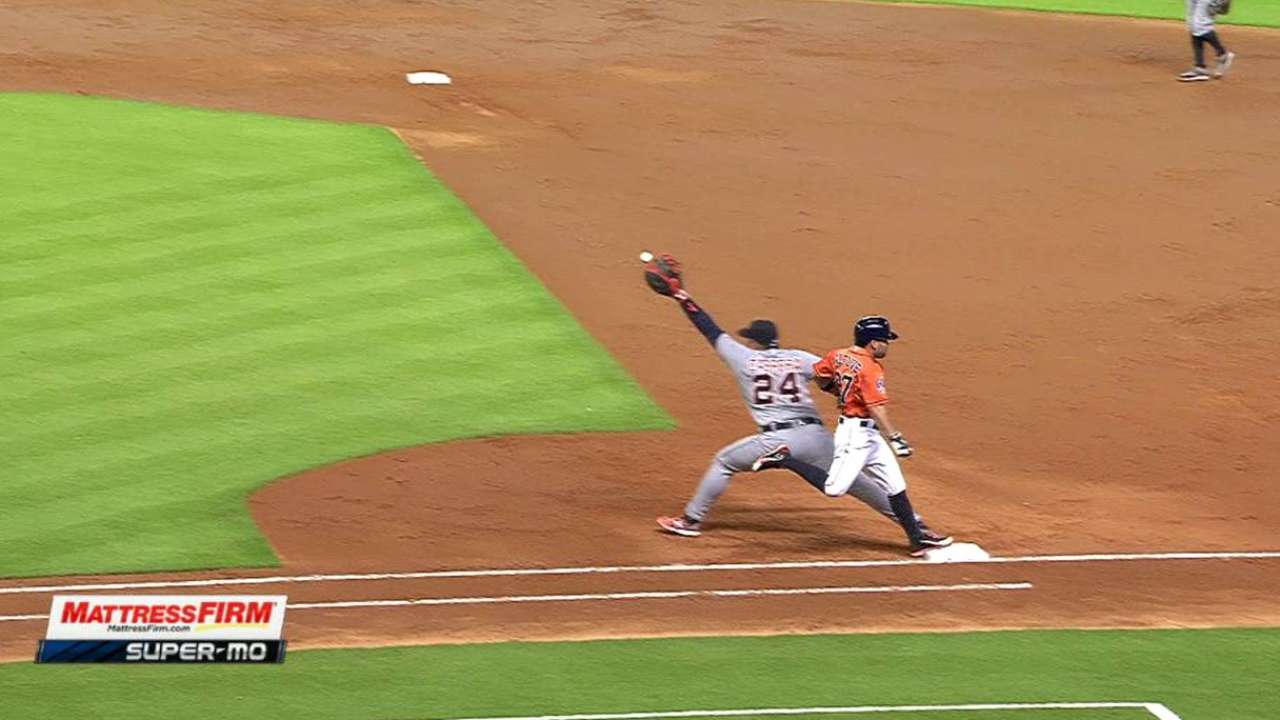 Altuve hustles out single