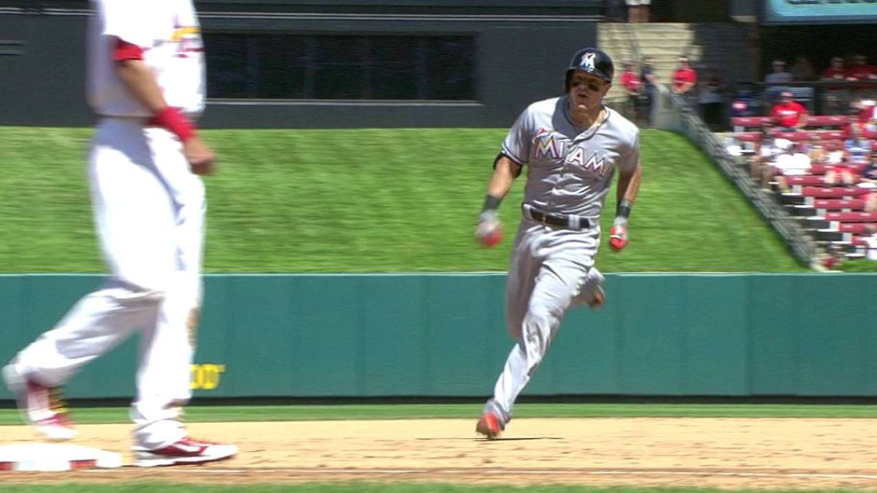 4-run fifth helps push Marlins past Cardinals