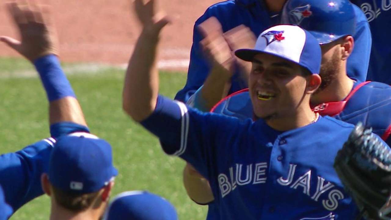Osuna rings up the save