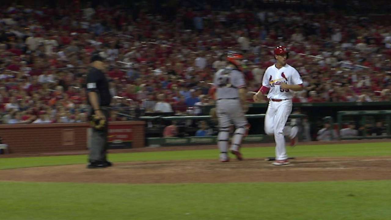 Reynolds' RBI in 8th helps Cards sink Giants