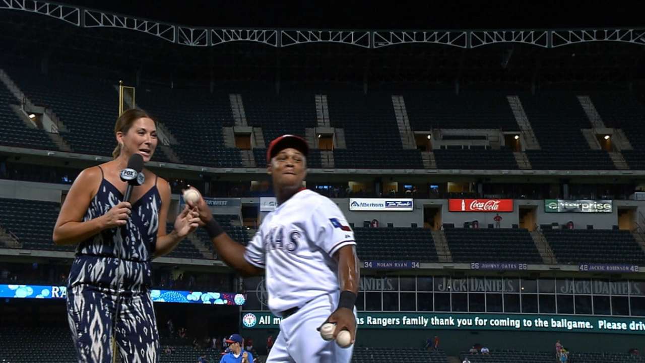 Beltre runs away from shower