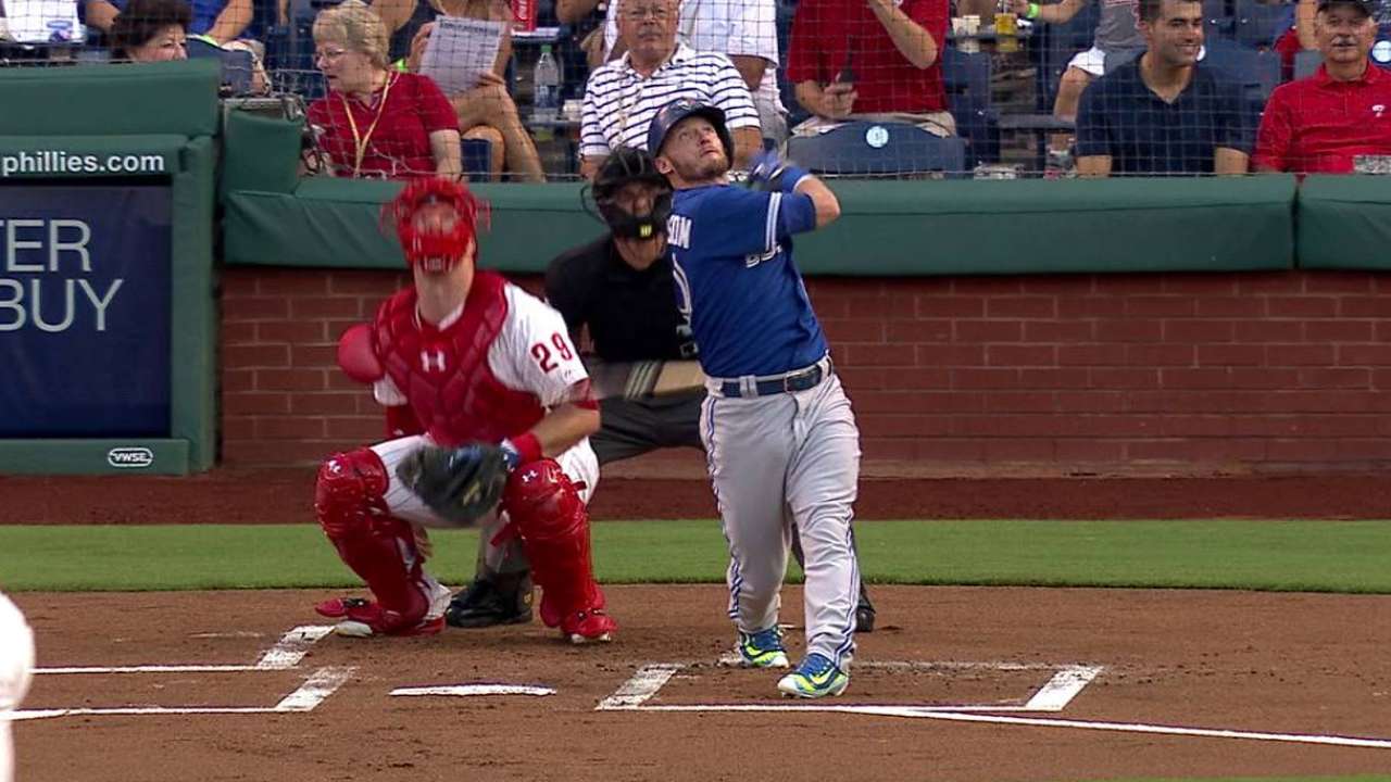 Donaldson tuvo dos HR y Toronto remontó vs. Filis