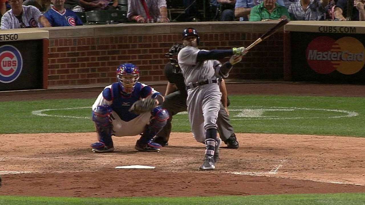 Davis playing through left middle finger injury