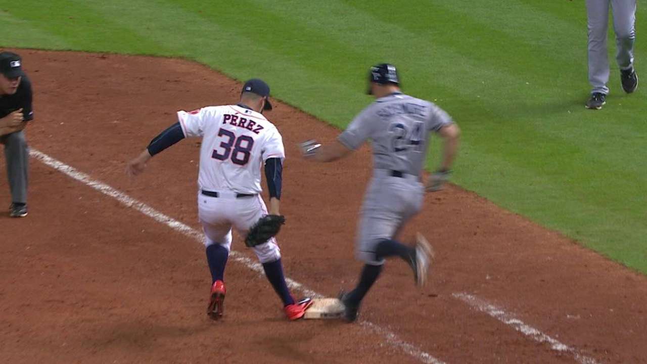Perez beats Sizemore to first