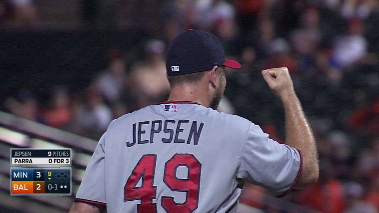 Jepsen earns save, Twins win