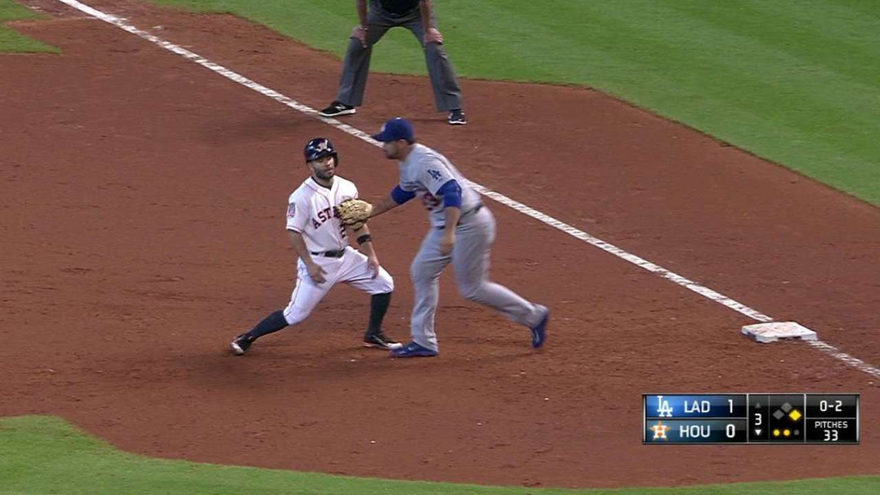 Kershaw seamlessly picks off Altuve