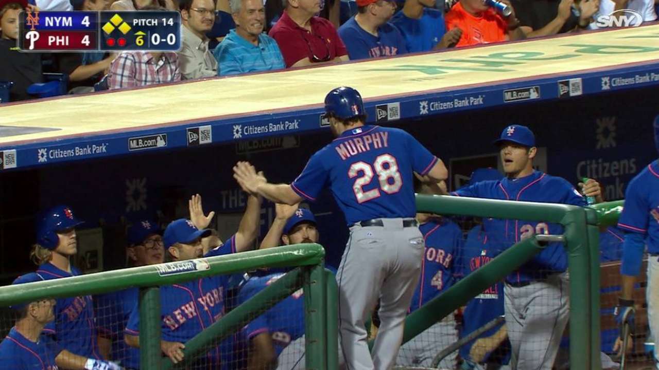 d'Arnaud unleashes wild bat flip
