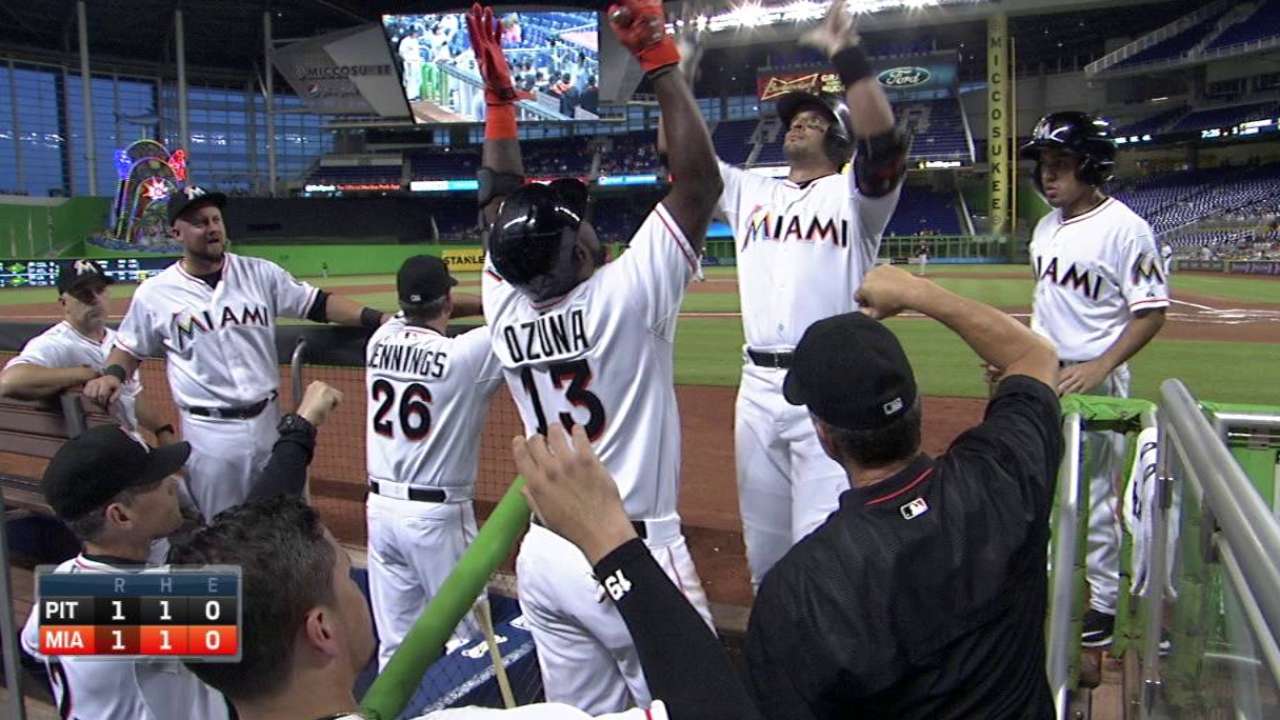 Los Marlins contemplan acercar los muros en su estadio