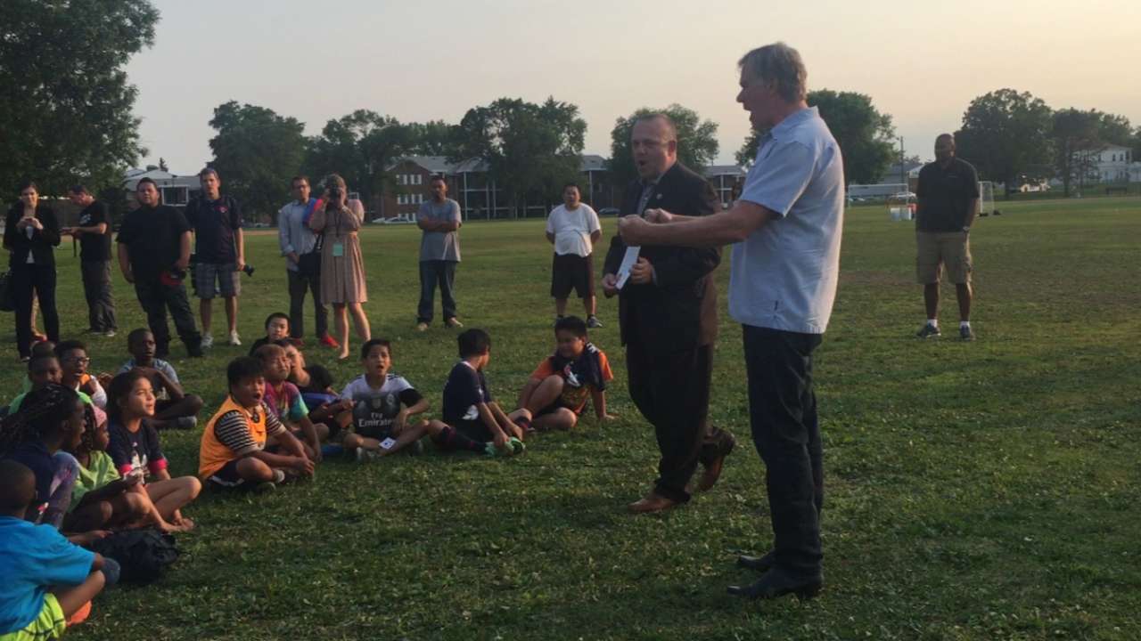 Twin Cities kids thrilled by Play Ball event