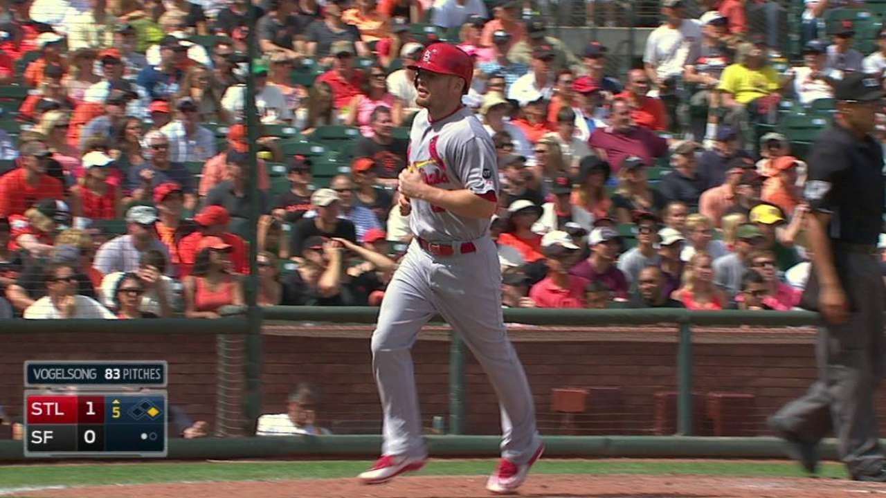 Molina remolca 2 y ayuda a Lynn a derrotar a S.F.