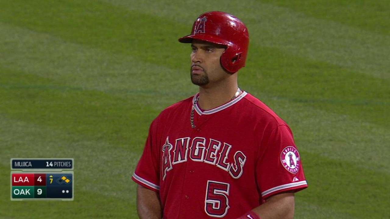 Pujols' RBI single