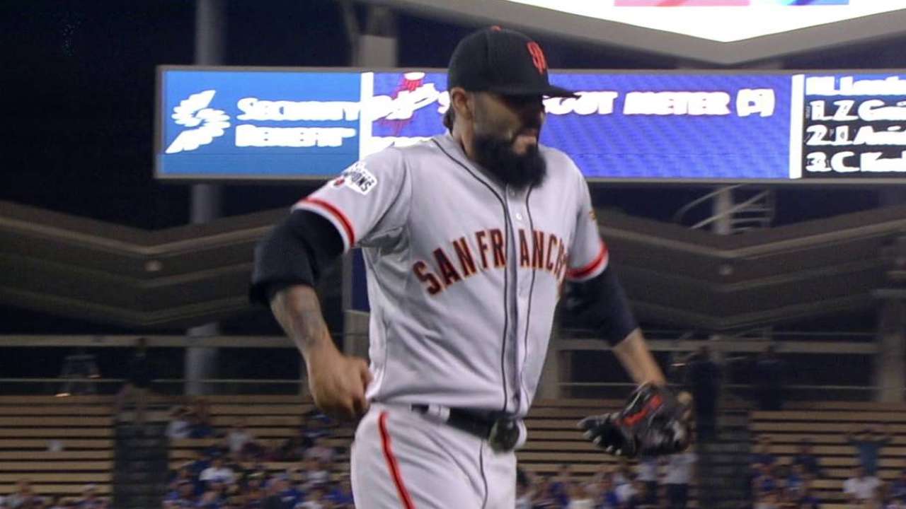 Romo highlights bullpen's stalwart effort