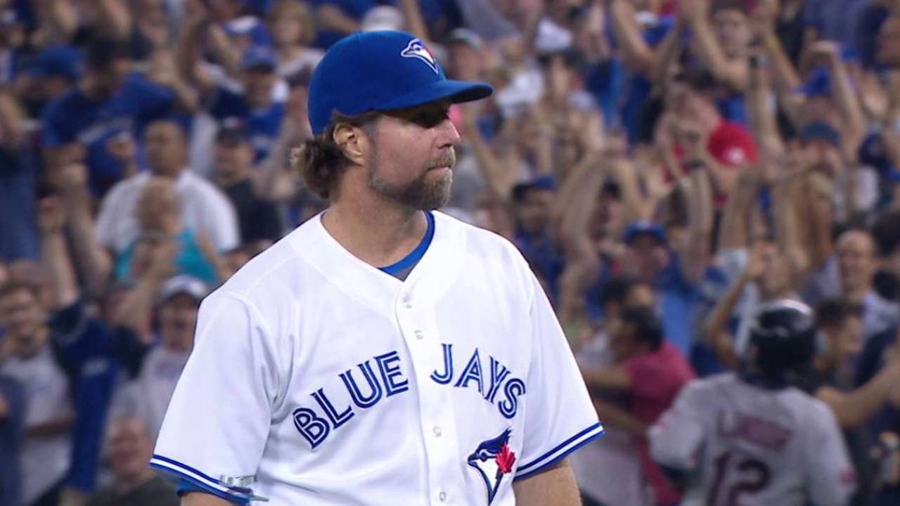 Dickey, Donaldson guiaron a Azulejos sobre Indios