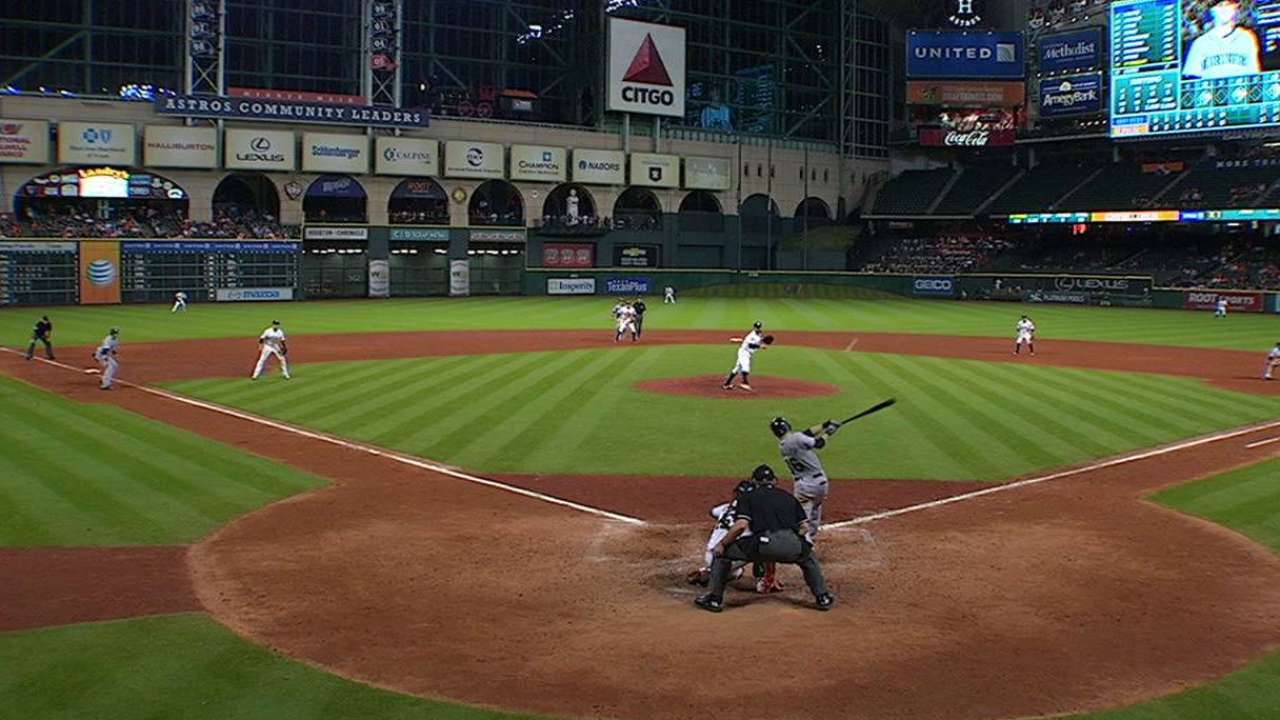 Mariners erupt late to take series in Houston