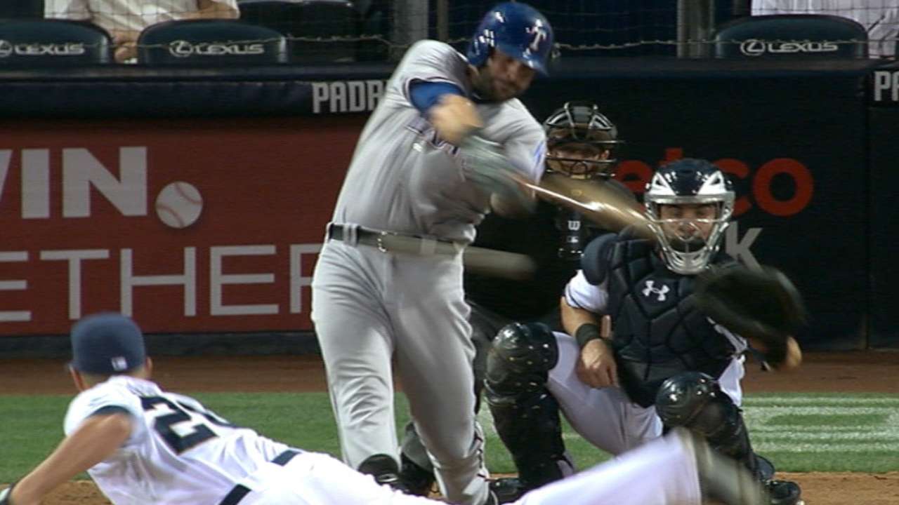 Moreland levanta a Rangers sobre Padres en el 10mo
