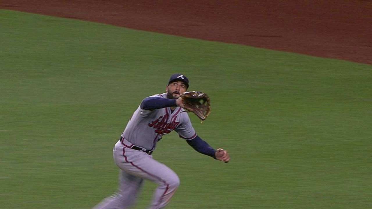 Markakis' running grab