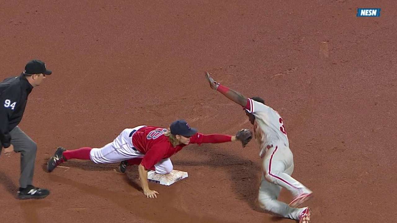 Castillo throws out Herrera