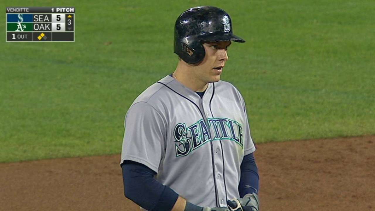 Marineros atacaron temprano para vencer a Oakland