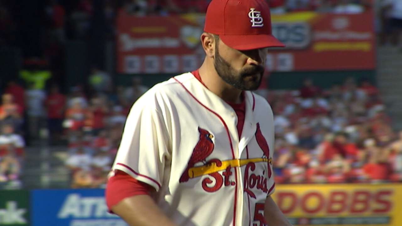 Cards down Bucs to extend NL Central lead