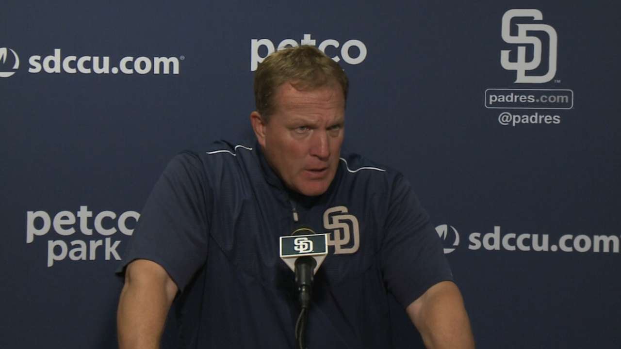 Kemp extends on-base streak in loss