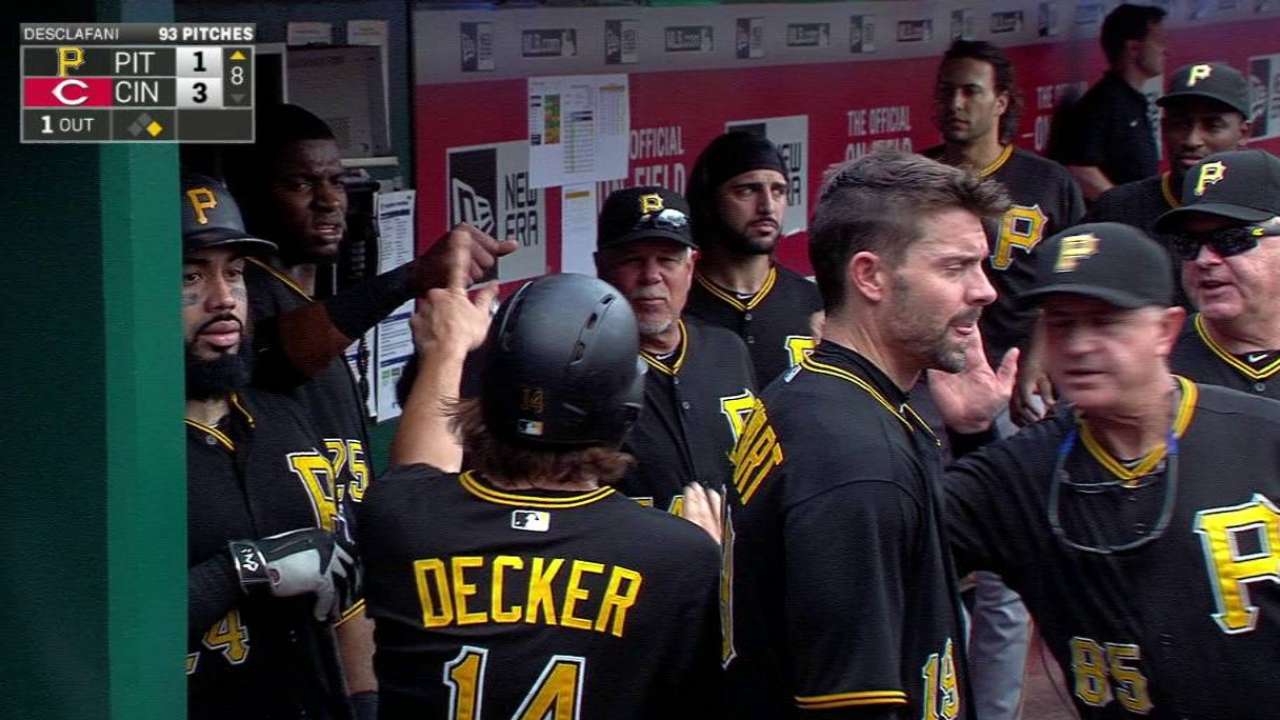 Piratas son víctimas de errores y caen ante Rojos