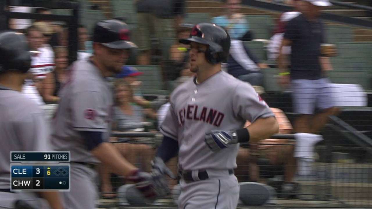 Raburn ayuda a Indios a llevarse duelo vs. White Sox