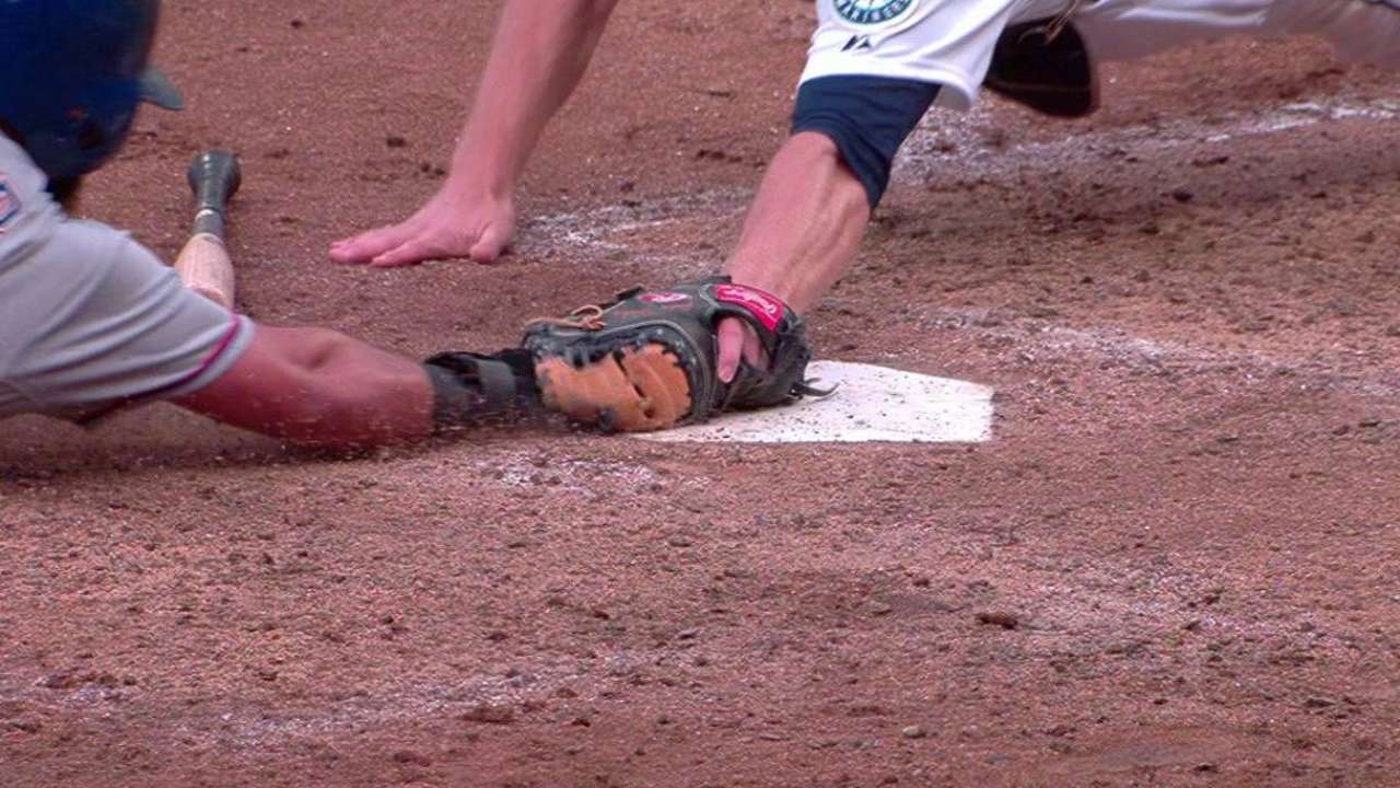Odor crosses the dish