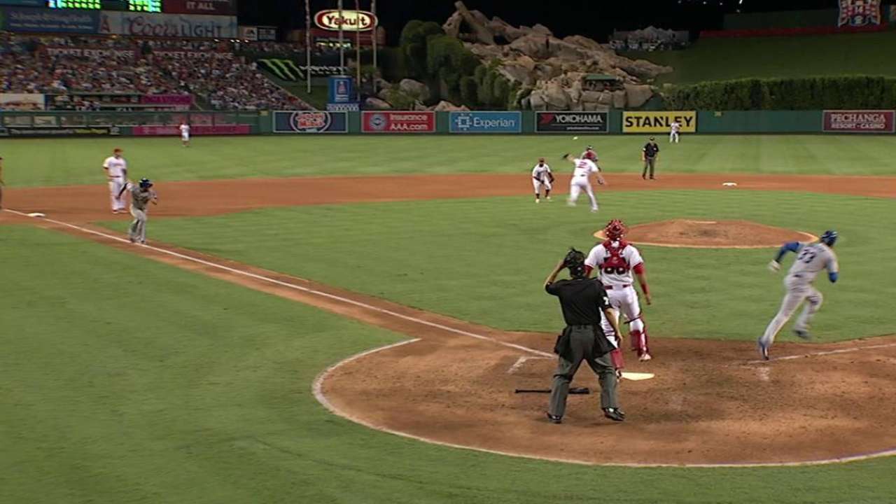 Dodgers ganan en Anaheim y se alejan en el Oeste