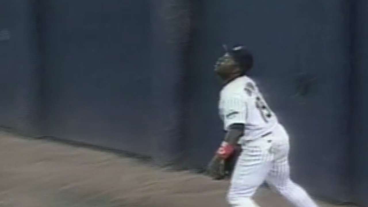 Gwynn robs Piazza of home run