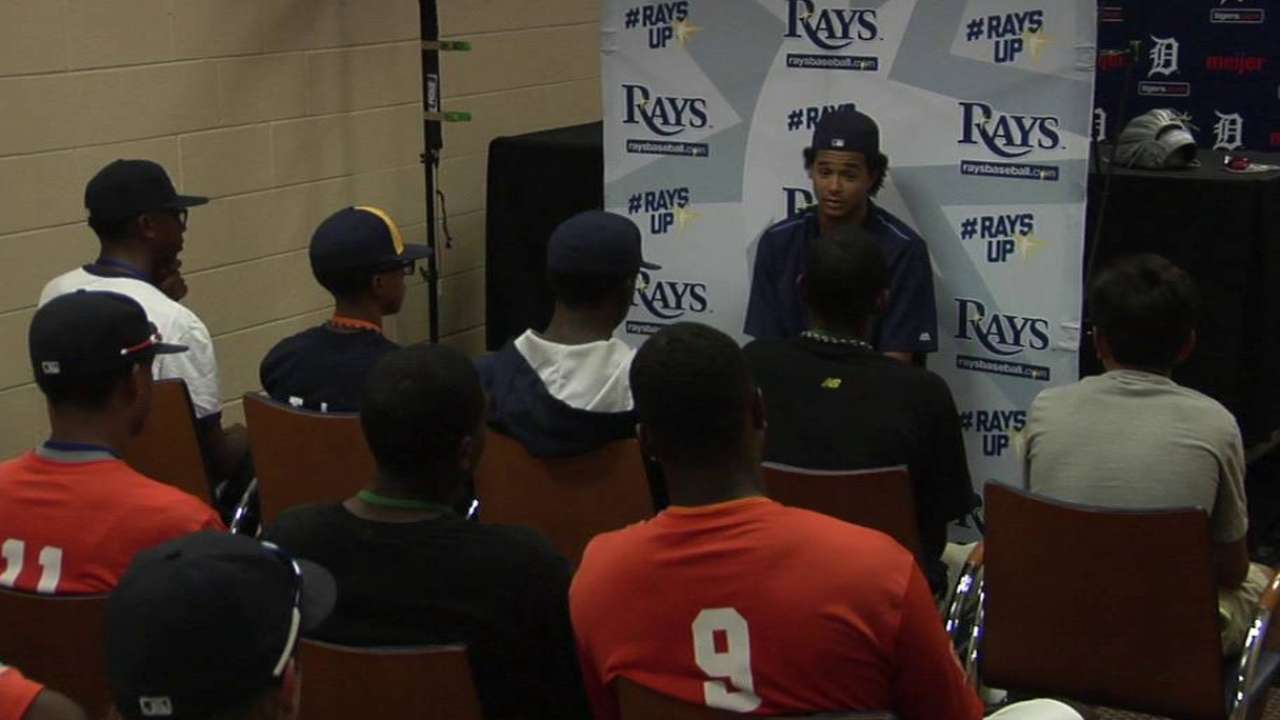 Archer talks to youth players