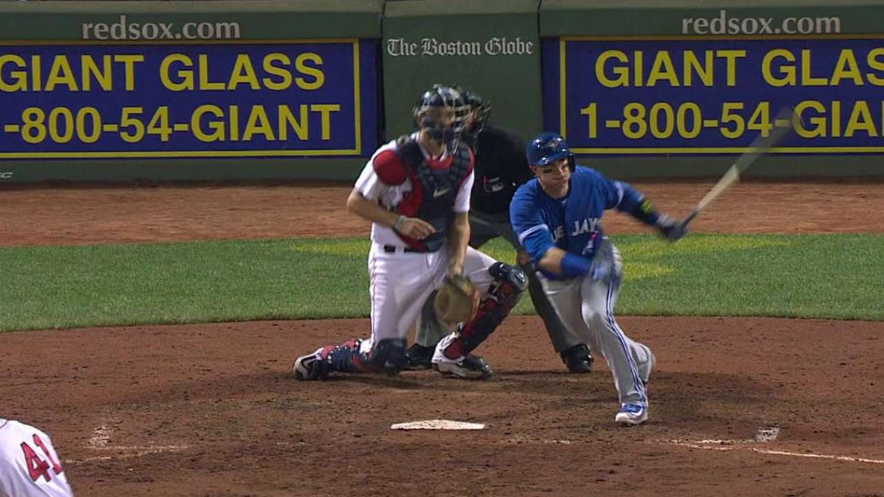 Azulejos se imponen a los Medias Rojas en 10 innings