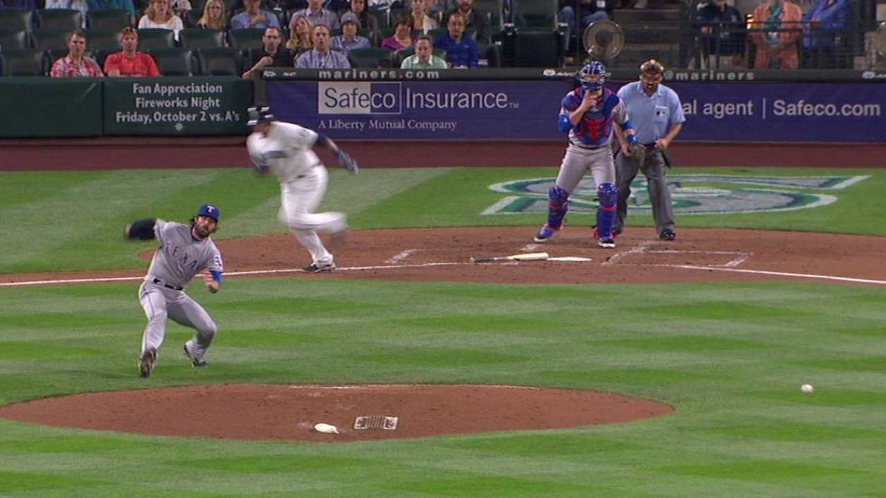 Sucre's hit knocks over Hamels
