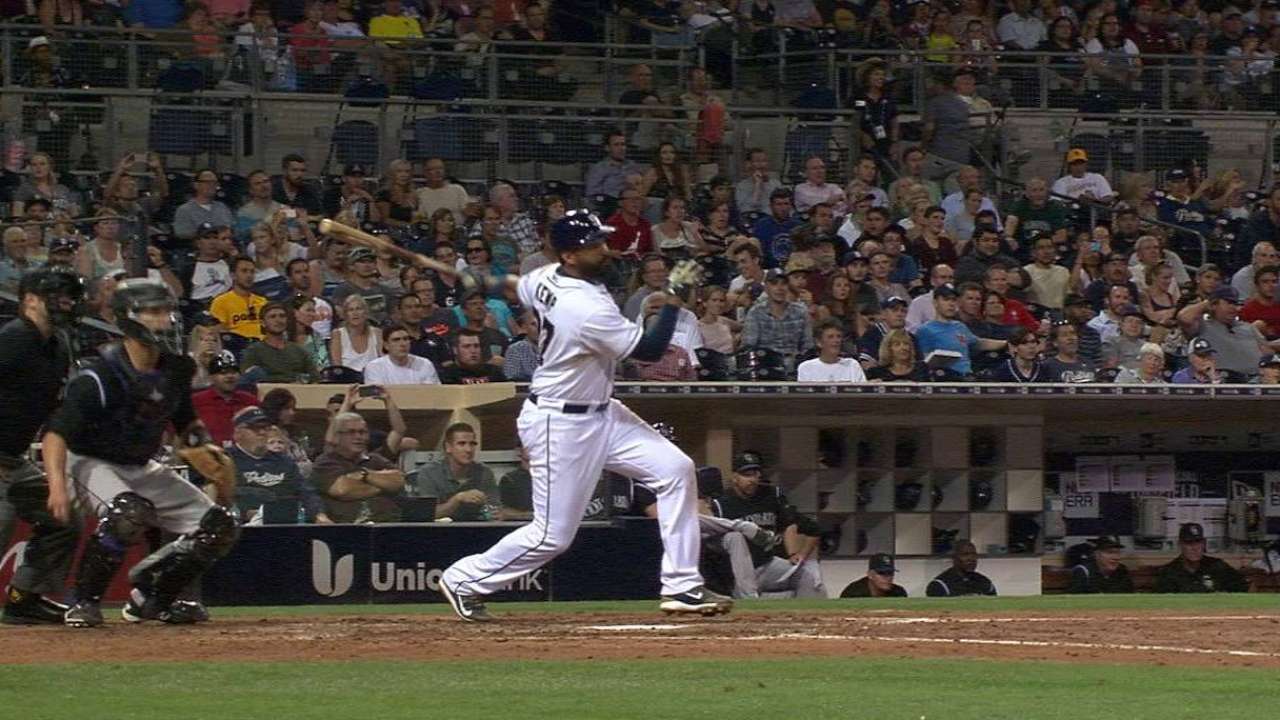 Kemp's single extends streak