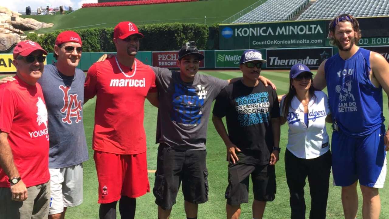 Kershaw, Pujols play Wiffle ball with fans for charity
