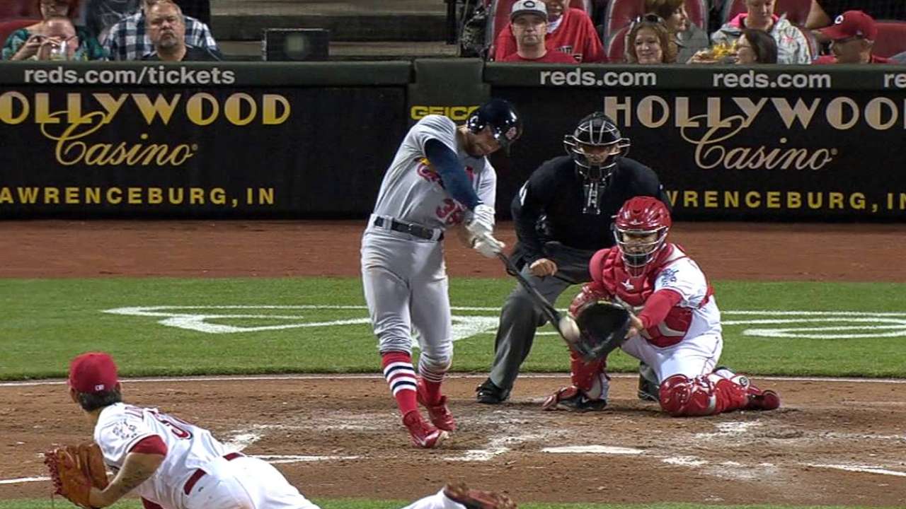 Rain suspends game against Reds in 8th