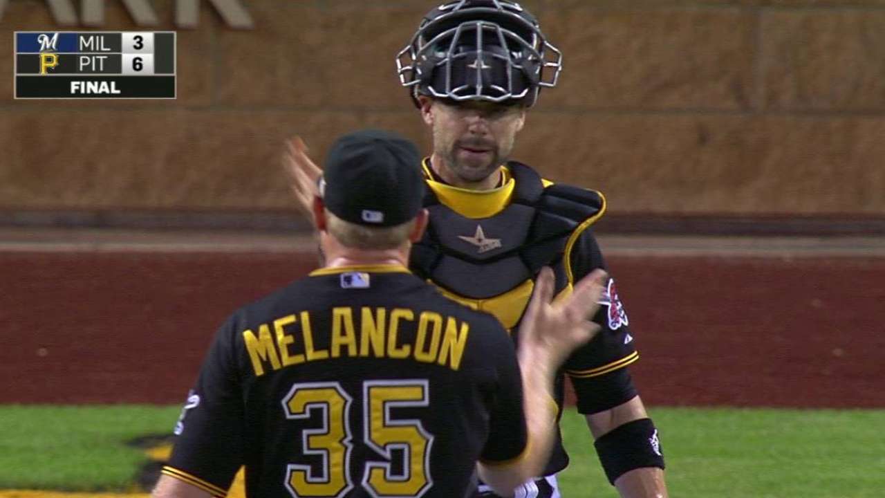 Stewart luce con el bate y saca a Piratas del bache